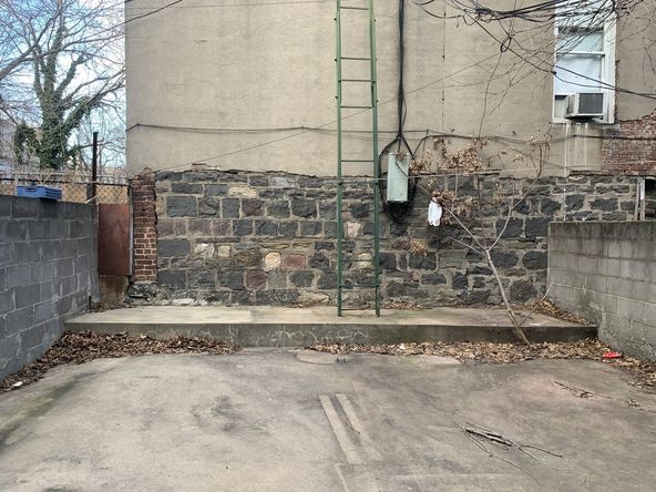 679 Knickerbocker Ave, Brooklyn, NY 11221
